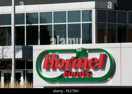 Ein Logo Zeichen außerhalb der Hauptsitz von Hormel Foods Corporation in Austin, Minnesota am 25. Oktober 2015. Stockfoto