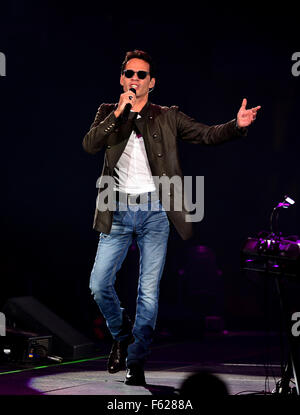 Marc Anthony führt bei der American Airlines Arena mit: Marc Anthony Where: Miami, Florida, USA bei: 2. Oktober 2015 Stockfoto