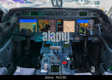 G450 Gulfstream Jet Cockpit bei Dubai Airshow 2015 in Dubai, Vereinigte Arabische Emirate Stockfoto