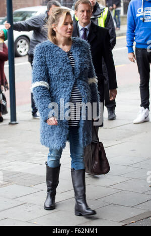 Renee Zellweger ist Dreharbeiten Bridget Jones in einem Sainsburys Geschäft mit Woolwich entdeckt: Renee Zellweger Where: London, Vereinigtes Königreich: 7. Oktober 2015 Stockfoto