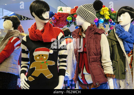 Man unten in New York Macys Kaufhaus, Herald Square, Stockfoto