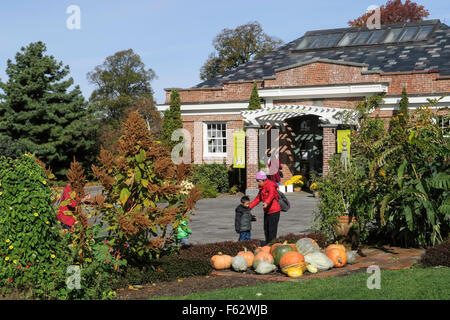 Perkins-Besucherzentrum & Shop, Wave Hill öffentlichen Garten in der Bronx, New York, USA Stockfoto