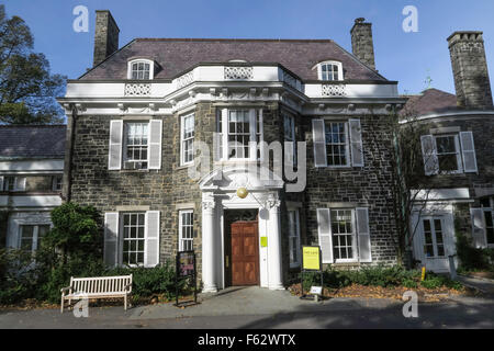 House und Cafe am Wave Hill öffentlichen Garten in der Bronx, New York, USA Stockfoto