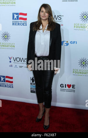 New York, USA. 10 November, 2015/Schauspielerin Lorraine Bracco besucht New York Comedy Festival und die Bob Woodruff Foundation 9. Stand Up For Heroes Jahresveranstaltung am 10. November 2015 in New York City.Miro Vrlik/Alamy Live News Stockfoto