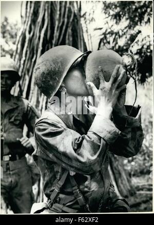 1957 - Vietnam. US-Soldaten auf Patrouille. Guerilla-Kriegsführung-Dschungel © Keystone Bilder USA/ZUMAPRESS.com/Alamy Live-Nachrichten Stockfoto