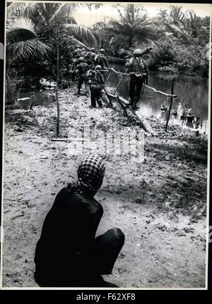 1957 - Vietnam. US-Soldaten auf Patrouille. Guerilla-Kriegsführung-Dschungel © Keystone Bilder USA/ZUMAPRESS.com/Alamy Live-Nachrichten Stockfoto