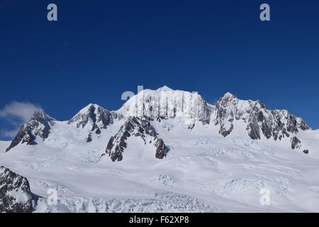 Luftbild des spektakulären Bergketten, die von einem Helikopter-Rundflug in Neuseeland Gletscher Land genommen. Stockfoto