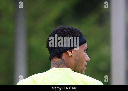 Sao Paulo, Brasilien. 10. November 2015. Neymar von Brasiliens Fußball-Nationalmannschaft nimmt Teil an einer Schulung in Sao Paulo, Brasilien, am 10. November 2015. Brasilien wird Argentinien am 12. November Gesicht, und Peru am 17. November im Qualifikationsspiel für die WM Russland 2018 übereinstimmt. Bildnachweis: Rahel Patras/Xinhua/Alamy Live-Nachrichten Stockfoto