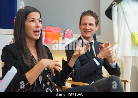 Rebecca und Uri Minkoff, Gründer, Business Partner und CEO von Rebecca Minkoff die, an ihre Flagship-Store in SoHo New York Stockfoto