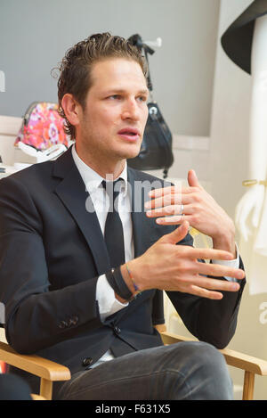 Geschäftspartner, URI Minkoff, Gründer und CEO von Rebecca Minkoff, an ihre Flagship-Store in SoHo New York Stockfoto