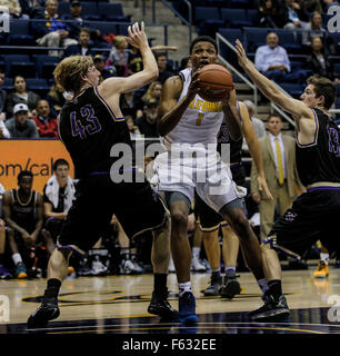 Berkeley USA ca. 9. November 2015. California F # 1 Ivan Rabb hatte ein Double-Double, während der NCAA Männer Basketball-Spiel zwischen Carroll College Heiligen und die California Golden Bears 93-58-Sieg bei Hass Pavillon Berkeley Kalifornien © Csm/Alamy Live-Nachrichten Stockfoto