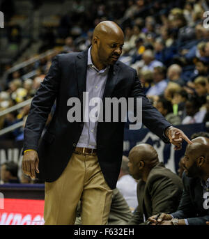 Berkeley USA ca. 9. November 2015. Kalifornien Head Coach Cuonzo Martin während der NCAA Männer Basketball-Spiel zwischen Carroll College Heiligen und die California Golden Bears 93-58-Sieg bei Hass Pavillon Berkeley Kalifornien © Csm/Alamy Live-Nachrichten Stockfoto