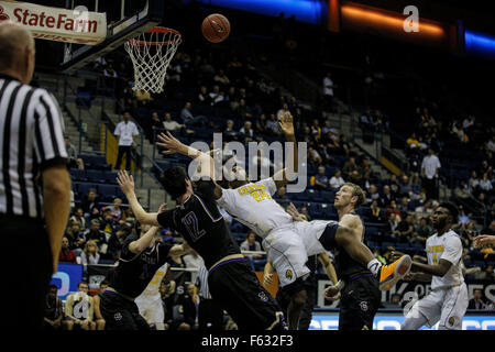 Berkeley USA ca. 9. November 2015. California G # 24 Jordan Mathews 14 Trefferpunkte während der NCAA Männer Basketball-Spiel zwischen Carroll College Heiligen und die California Golden Bears 93-58-Sieg bei Hass Pavillon Berkeley Kalifornien © Csm/Alamy Live-Nachrichten Stockfoto