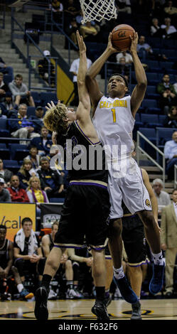 Berkeley USA ca. 9. November 2015. California F # 1 Ivan Rabb hatte ein Double-Double, während der NCAA Männer Basketball-Spiel zwischen Carroll College Heiligen und die California Golden Bears 93-58-Sieg bei Hass Pavillon Berkeley Kalifornien © Csm/Alamy Live-Nachrichten Stockfoto