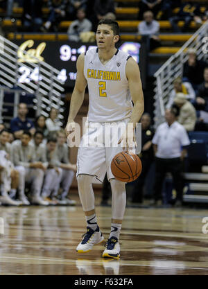 Berkeley USA ca. 9. November 2015. California G # 2 Sam Singer hatte neun Assists und 2 Steals während der NCAA Männer Basketball-Spiel zwischen Carroll College Heiligen und die California Golden Bears 93-58 gewinnen bei Hass Pavillon Berkeley Kalifornien © Csm/Alamy Live-Nachrichten Stockfoto