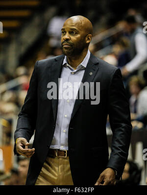 Berkeley USA ca. 9. November 2015. Kalifornien Head Coach Cuonzo Martin während der NCAA Männer Basketball-Spiel zwischen Carroll College Heiligen und die California Golden Bears 93-58-Sieg bei Hass Pavillon Berkeley Kalifornien © Csm/Alamy Live-Nachrichten Stockfoto