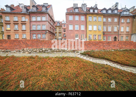 Straße Architektur der Altstadt in Warschau auf Miedzymurze Jana Zachwatowicza Straße gelegt. Bild ist am 11.06.2015 aufgenommen. Stockfoto