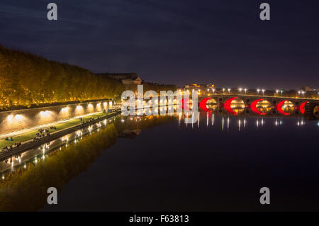 Pont Neuf und Quai De La Daurade beleuchtet, Fluss Garonne, Toulouse, Haute-Garonne, Midi-Pyrenäen, Frankreich Stockfoto