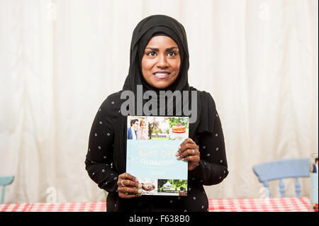 Großen britischen Backen aus Fototermin bei Waterstones Piccadilly geführt  Mitwirkende: Nadiya Hussain wo: London, Vereinigtes Königreich bei: 8. Oktober 2015 Stockfoto