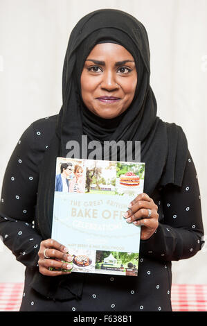 Großen britischen Backen aus Fototermin bei Waterstones Piccadilly geführt  Mitwirkende: Nadiya Hussain wo: London, Vereinigtes Königreich bei: 8. Oktober 2015 Stockfoto