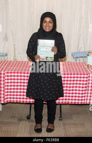 Großen britischen Backen aus Fototermin bei Waterstones Piccadilly geführt  Mitwirkende: Nadiya Hussain wo: London, Vereinigtes Königreich bei: 8. Oktober 2015 Stockfoto