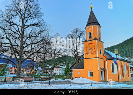 Außenansicht der Kapelle St. Sebastian in Garmisch-Partenkirchen, Bayerische Alpen, Deutschland. Es befindet sich auf dem Gelände des ehemaligen Pest Friedhof, die während des Dreißigjährigen Krieges eingerichtet wurde Stockfoto