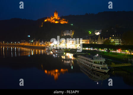 Burg Cochem, Mosel bei Nacht Stockfoto
