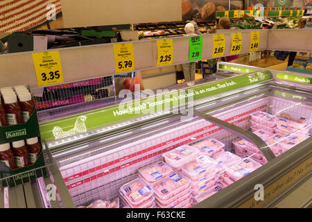 LidlSupermarkt einkaufen Gang bei Lidl, Winton Bournemouth UK