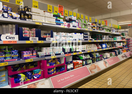 LidlSupermarkt einkaufen Gang bei Lidl, Winton Bournemouth UK