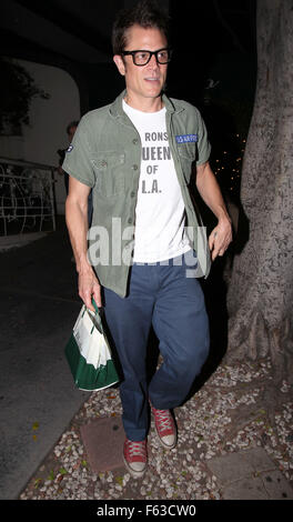 Johnny Knoxville holt einige Speisen zum Mitnehmen von Madeo Restaurant Beverly Hills mit: Johnny Knoxville wo: Los Angeles, California, Vereinigte Staaten von Amerika bei: 8. Oktober 2015 Stockfoto