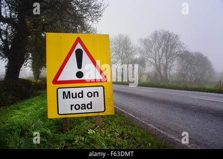 Schlamm auf Straße voraus Warnung melden Yorkshire Vereinigtes Königreich Stockfoto