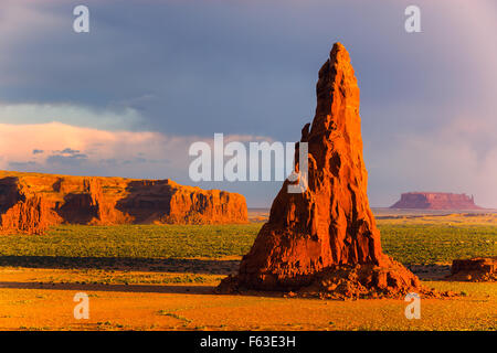 Tanzende Felsen in der Nähe von Rock Point im Navajo Reservat im nördlichen Arizona, USA Stockfoto