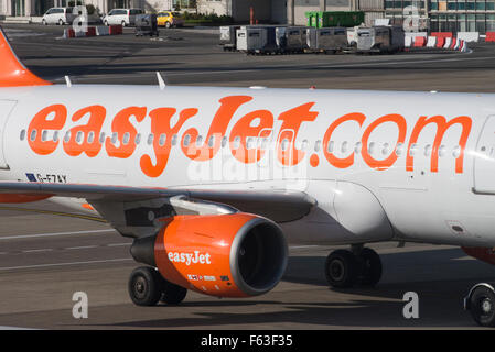 Airbus A319-111 der günstig-Airline EasyJet mit der Registrierung G-EZAY am Flughafen Brüssel Stockfoto