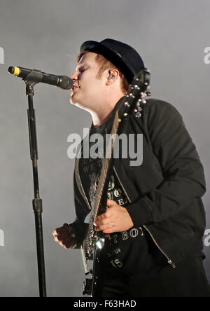 Fall Out Boy erklingt in Manchester Arena mit: Patrick Stump, Fall Out Boy wo: Manchester, Vereinigtes Königreich bei: 9. Oktober 2015 Stockfoto