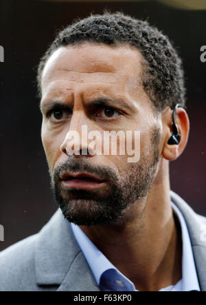 Rio Ferdinand, ein BT-Sport-TV-Moderatorin bei einem Fußballspiel in England Stockfoto