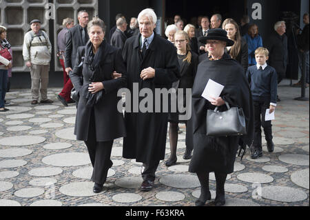 Gäste, die an der Trauerfeier für Dr. Friedrich Wilhelm Prinz von Preussen "Gedaechtniskirche" Featuring statt: Gäste wo: Berlin, Deutschland bei: 9. Oktober 2015 Stockfoto