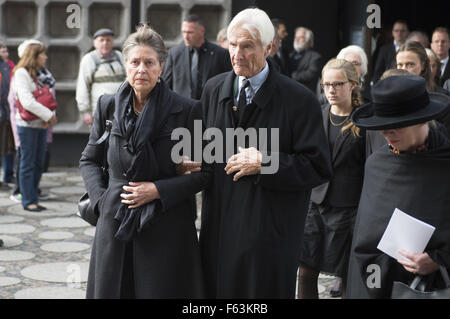 Gäste, die an der Trauerfeier für Dr. Friedrich Wilhelm Prinz von Preussen "Gedaechtniskirche" Featuring statt: Gäste wo: Berlin, Deutschland bei: 9. Oktober 2015 Stockfoto