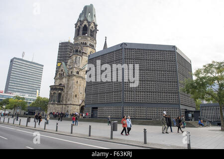 Gäste, die an der Trauerfeier für Dr. Friedrich Wilhelm Prinz von Preussen "Gedaechtniskirche" Featuring statt: Gäste wo: Berlin, Deutschland bei: 9. Oktober 2015 Stockfoto