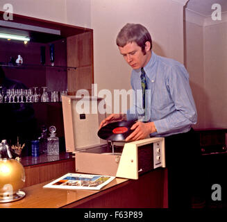 LONG JOHN BALDRY (1941–2005) englischer Blue-Musiker in seinem Londoner Haus 1967. Foto: Tony Gale Stockfoto