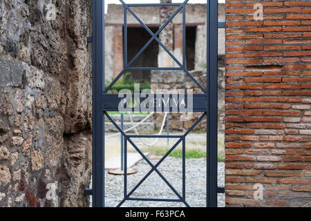 Pompei Viva - Tor am Eingang zu den antiken römischen Ruinen von Pompeji, Italien Stockfoto