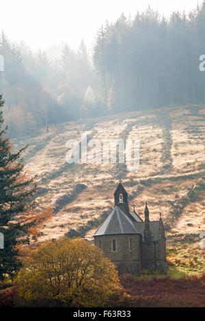 Nantgwyllt Kirche am Garreg DDU Staudamm und Stausee, Elan Valley, Powys, Mid Wales, Großbritannien im November Stockfoto