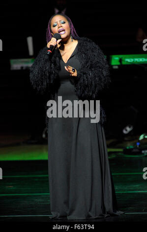 Philadelphia, Pennsylvania, USA. 10. November 2015. Zwei Mal Grammy-Gewinner, LALAH HATHAWAY, führt bei der Marian Anderson Award-Gala im Kimmel Center in Philadelphia Pa stattfand © Ricky Fitchett/ZUMA Draht/Alamy Live News Stockfoto