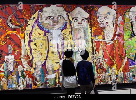 11. November 2015 - Tokyo, Japan - Kunstfotografie Gönner das faszinierende Kunstwerk Japans international renommierten zeitgenössischen Künstlers Takashi Murakami in der Ausstellung mit dem Titel Takashi Murakami: The 500 Arhats im Mori Art Museum, Tokio, Japan. Fotografie in den Galerien der Ausstellung Takashi Murakami: The 500 Arhats darf für den privaten Gebrauch und für den Austausch auf social Media Websites. Die Ausstellung im Mori Art Museum läuft vom 31. Oktober 2105 durch 6. März 2016. (Kredit-Bild: © Rory frohe über ZUMA Draht) Stockfoto