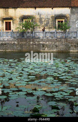 Hanoi, Vietnam: Blick auf die Außenwand des alten Kim Lien Pagode Komplex. Stockfoto