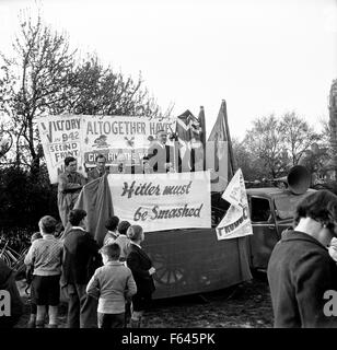 Lautsprecher-Kampagne für eine zweite Front gegen Hitler und Deutschland 1942 auf Hayes in Großbritannien. Die Communist Party of Great Britain organisiert Kundgebungen zur Unterstützung der Sieg im zweiten Weltkrieg. Stockfoto