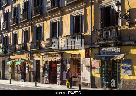 In der Calle Mayor, eine der ältesten Straßen der Städte, Madrid, Spanien. Stockfoto