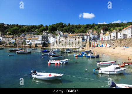 Der Hafen von Mousehole, Cornwall. Stockfoto