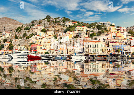 Die Hafen von Symi-Insel ist definitiv das schönste in Griechenland. Stockfoto