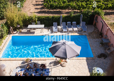 Hotel, Ferienhaus, Villa, Unterkunft, mit, Pool und Weinberge am Dorf Le Someil am Ufer des Canal du Midi, Frankreich, Französisch, Stockfoto