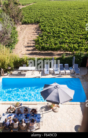 Hotel, Ferienhaus, Villa, Unterkunft, mit, Pool und Weinberge am Dorf Le Someil am Ufer des Canal du Midi, Frankreich, Französisch, Stockfoto